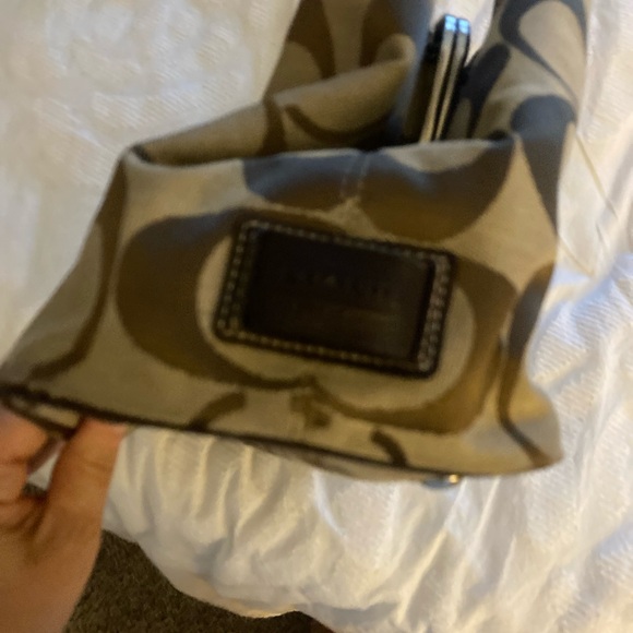Coach Top Handle Bag with Kiss Lock Center - Picture 12 of 12